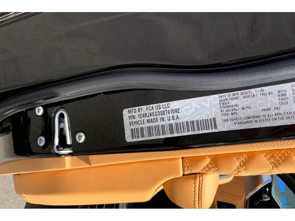Used 2025 Jeep Grand Cherokee L Summit AWD/4WD image 35