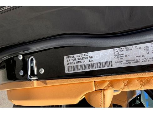 Used 2025 Jeep Grand Cherokee L Summit AWD/4WD image 35