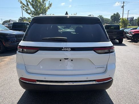 Used 2025 Jeep Grand Cherokee Laredo X RWD image 9