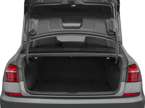 Used 2018 Volkswagen Passat 2.0T R-Line w/ R-Line Lighting Package image 12