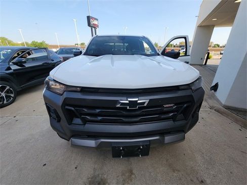 Used 2024 Chevrolet Colorado Trail Boss w/ Advanced Trailering Package AWD/4WD image 2
