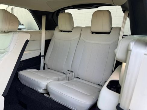 Used 2025 Land Rover Range Rover Long Wheelbase SE AWD/4WD image 25
