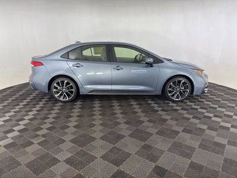 Used 2022 Toyota Corolla SE w/ SE Premium Package image 5
