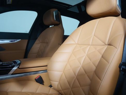 Certified 2025 BMW 740i RWD image 10