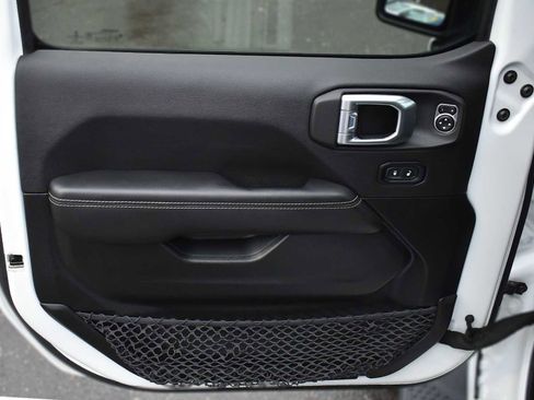 Used 2023 Jeep Wrangler Unlimited Sahara image 30