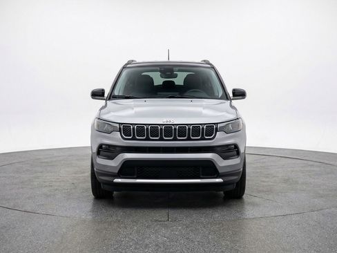 Used 2025 Jeep Compass Limited AWD/4WD image 2
