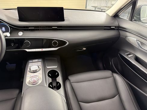 Used 2025 Genesis GV70 2.5T AWD/4WD image 28