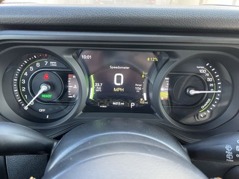 Used 2024 Jeep Wrangler Unlimited AWD/4WD image 22