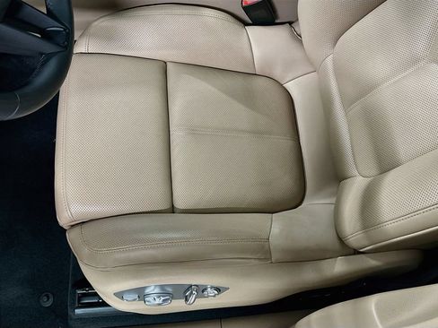 Certified 2025 Porsche Macan AWD/4WD image 21