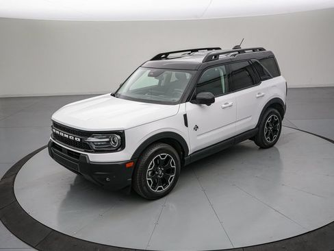 Certified 2025 Ford Bronco Sport Outer Banks w/ Outer Banks Tech Package+ AWD/4WD image 8