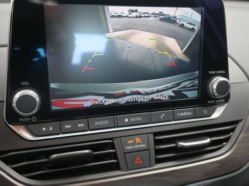 Used 2024 Nissan Altima 2.5 SV FWD image 32
