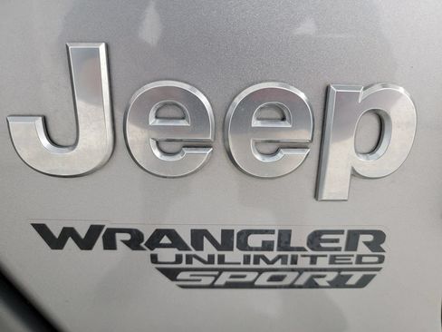 Used 2018 Jeep Wrangler Unlimited Sport S AWD/4WD image 37