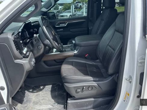 Used 2023 Chevrolet Silverado 1500 High Country w/ High Country Premium Package AWD/4WD image 11