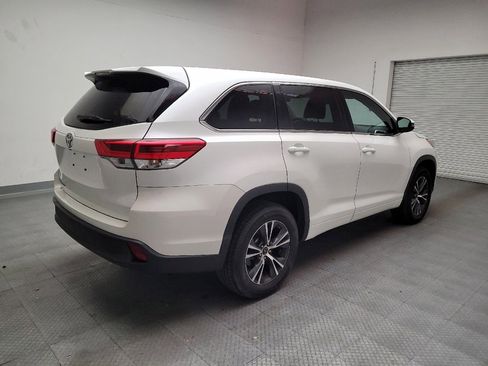 Used 2018 Toyota Highlander LE image 9