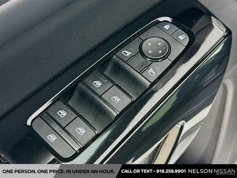 Used 2022 Nissan Pathfinder SV FWD image 17