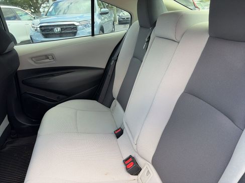 Used 2022 Toyota Corolla LE image 9