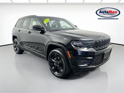 Used 2023 Jeep Grand Cherokee Altitude image 1
