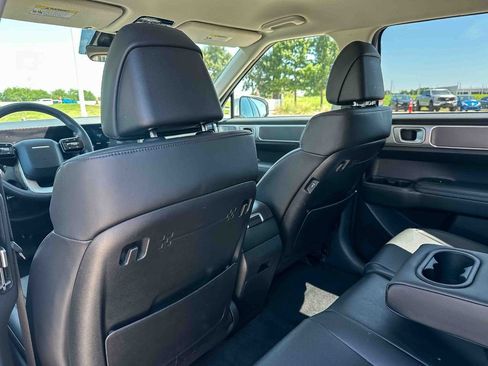 Used 2025 Hyundai Santa Fe SEL FWD image 17
