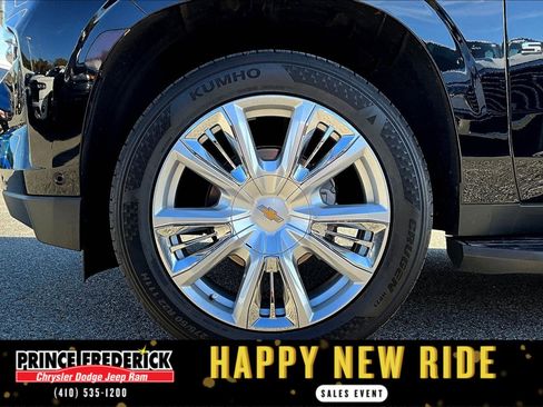 Used 2024 Chevrolet Suburban High Country w/ Advanced Technology Package image 8