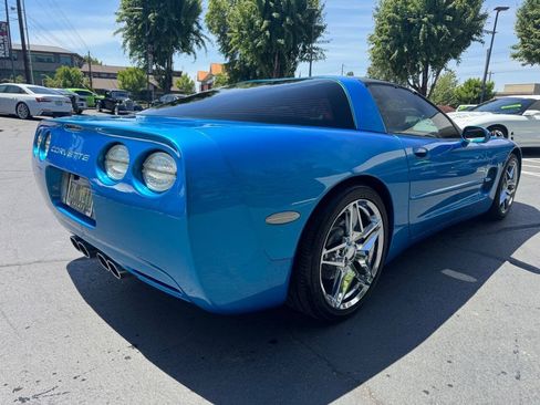 Used 2000 Chevrolet Corvette Coupe w/ Performance Handling Pkg RWD image 5