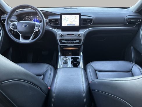 Used 2022 Ford Explorer XLT w/ Equipment Group 202A image 12