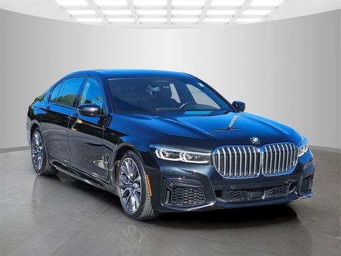 Used 2022 BMW 740i 740i w/ M Sport Package image 8