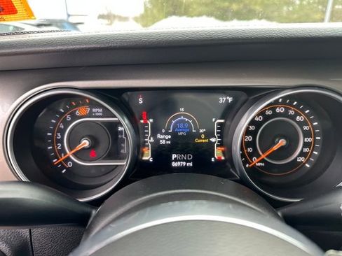 Used 2018 Jeep Wrangler Unlimited Sahara w/ Cold Weather Group image 17