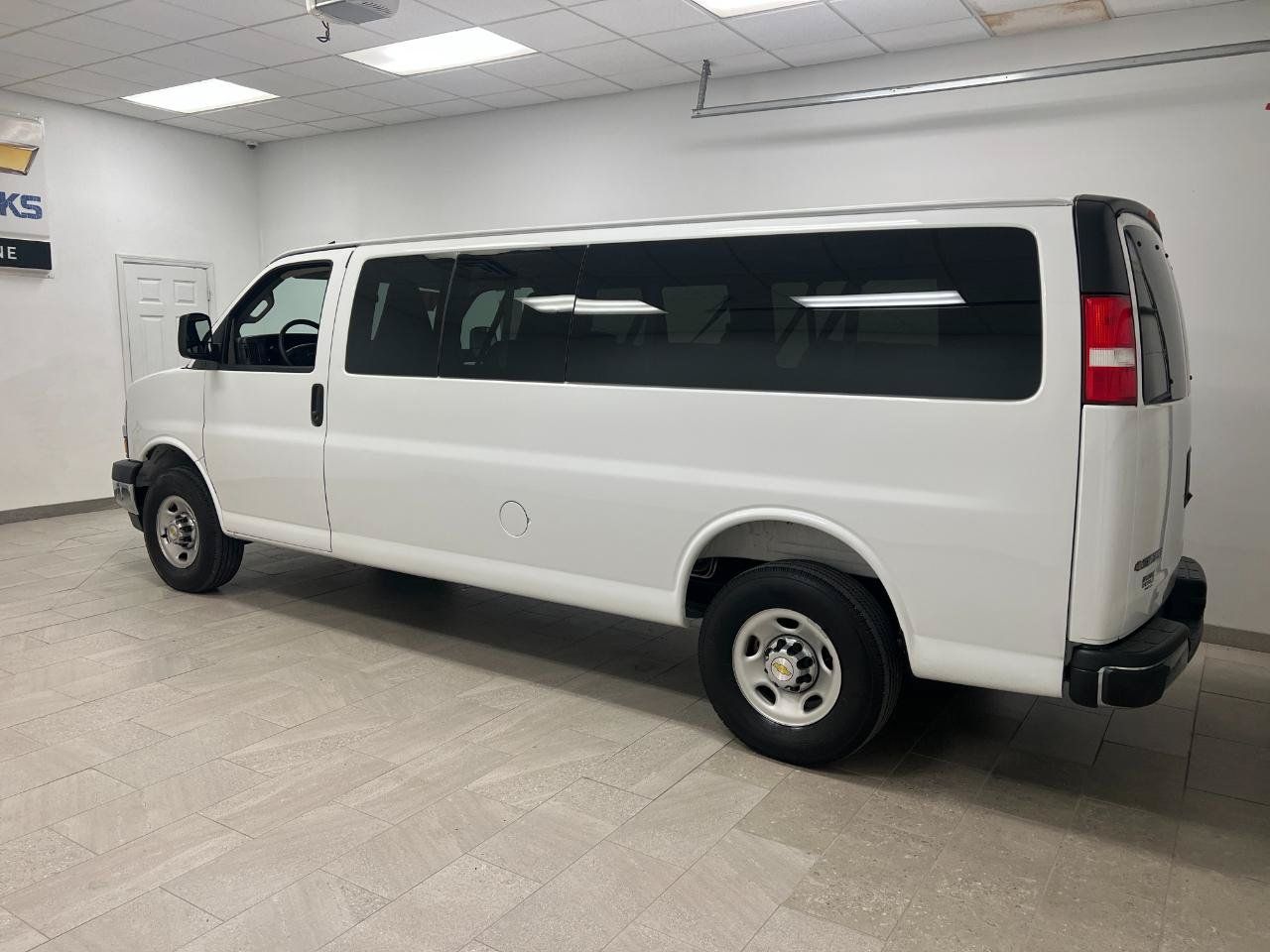 Used 2025 Chevrolet Express 3500 LT w/ LT Preferred Equipment Group RWD image 10