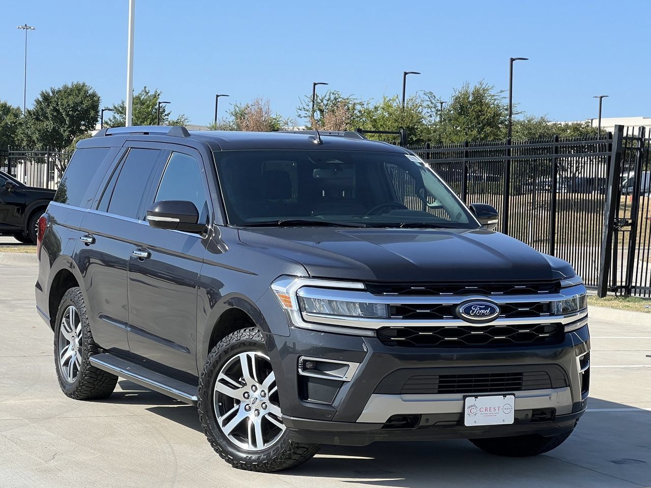 Used 2022 Ford Expedition Limited AWD/4WD image 2