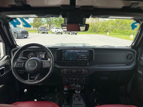 Used 2024 Jeep Wrangler Unlimited Rubicon 392 AWD/4WD image 15