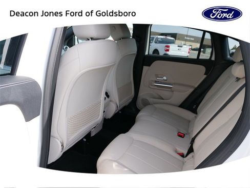 Used 2025 Mercedes-Benz GLA 250 image 15