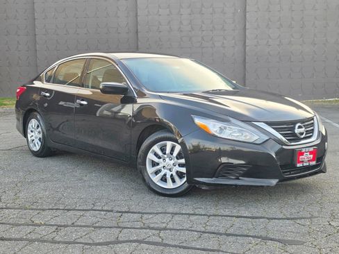 Used 2016 Nissan Altima 2.5 S w/ Power Driver Seat Package FWD image 2