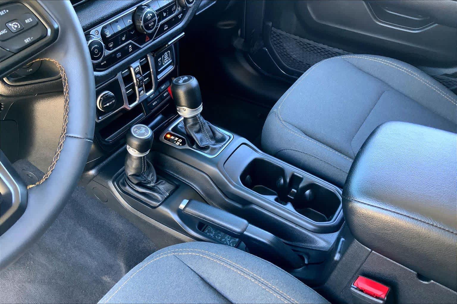Used 2024 Jeep Wrangler Unlimited w/ Convenience Group AWD/4WD image 17