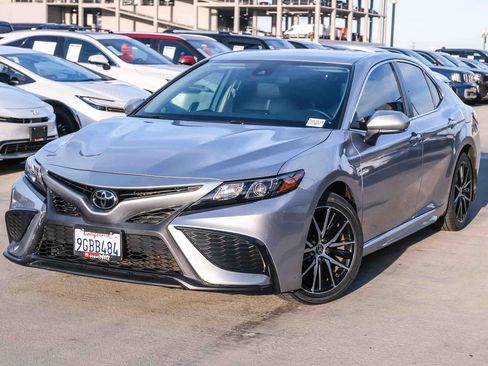 Used 2023 Toyota Camry SE w/ Protection Package (Q2) (TMS) FWD image 1