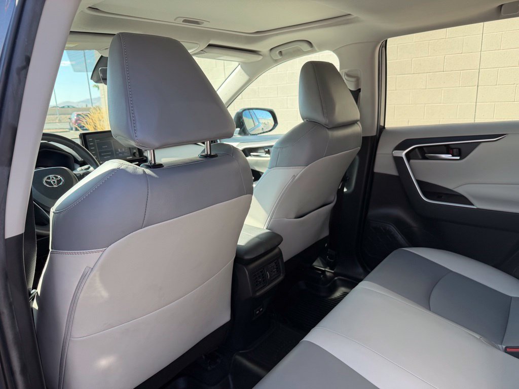 Used 2022 Toyota RAV4 XLE Premium AWD/4WD image 33