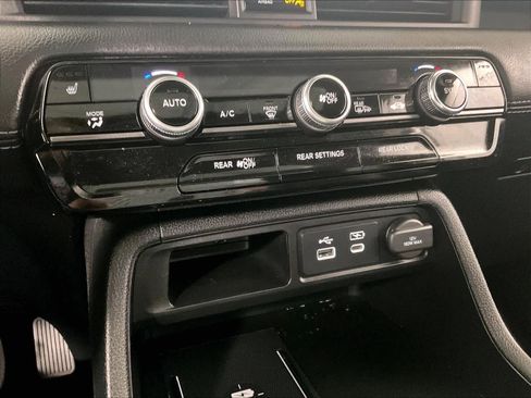 Used 2024 Honda Pilot Touring image 26