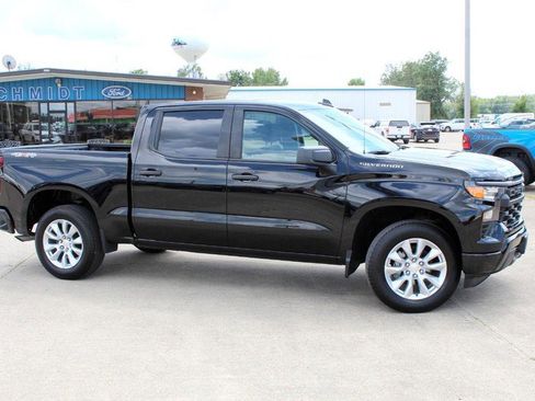 Used 2022 Chevrolet Silverado 1500 Custom image 3