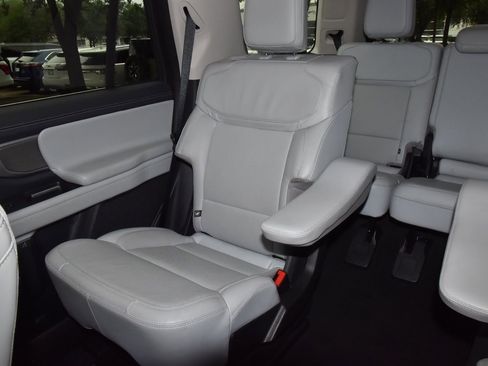 Certified 2025 Ford Expedition Platinum AWD/4WD image 20