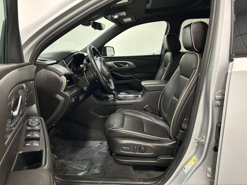 Used 2022 Chevrolet Traverse Premier w/ Redline Edition image 3