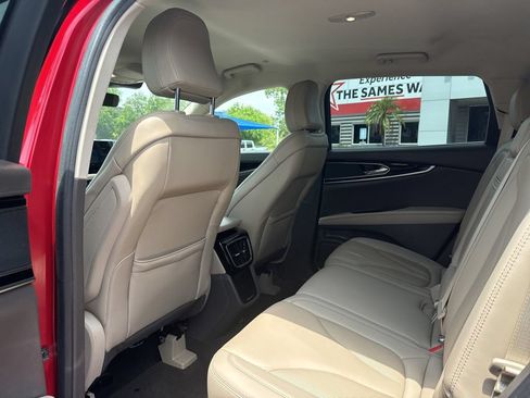 Used 2021 Lincoln Nautilus FWD w/ Equipment Group 101A image 17