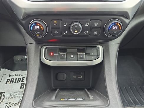 Used 2021 GMC Acadia SLT w/ Premium Package image 18