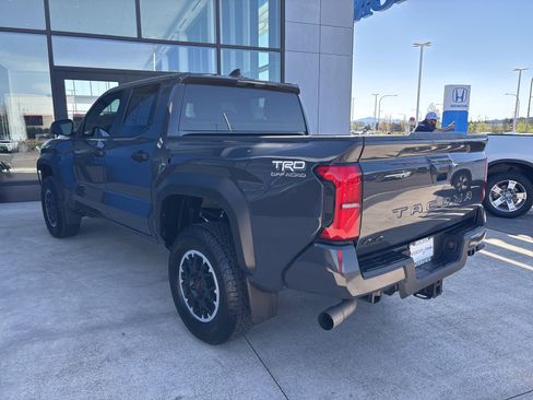 Used 2024 Toyota Tacoma TRD Off-Road AWD/4WD image 7