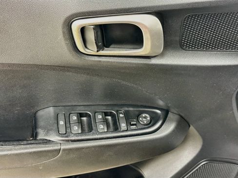 Used 2020 Hyundai Venue SEL FWD image 17