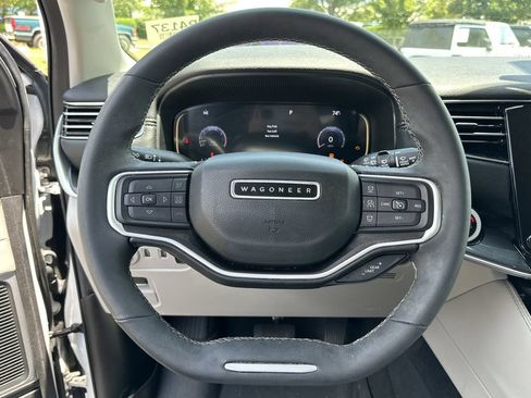 Used 2023 Jeep Wagoneer 4WD w/ Premium Group I image 12