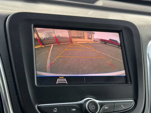 Used 2021 Chevrolet Equinox LS image 28