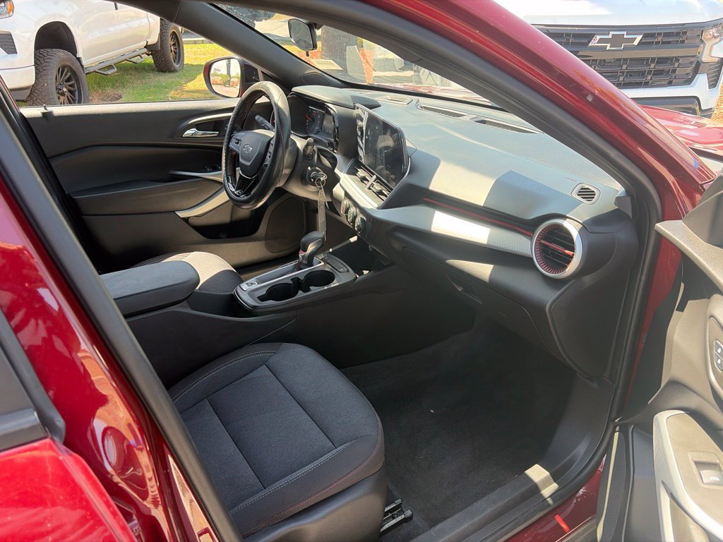 Used 2025 Chevrolet Trax RS w/ Driver Confidence Package FWD image 10