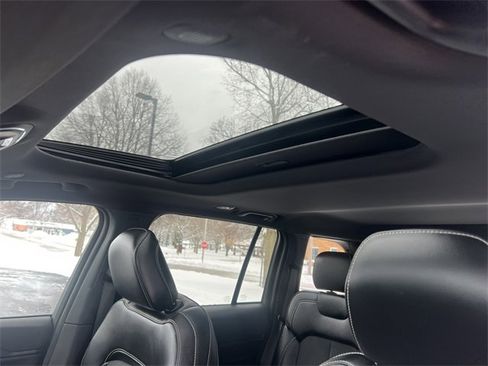 Used 2024 Jeep Grand Cherokee Altitude image 9