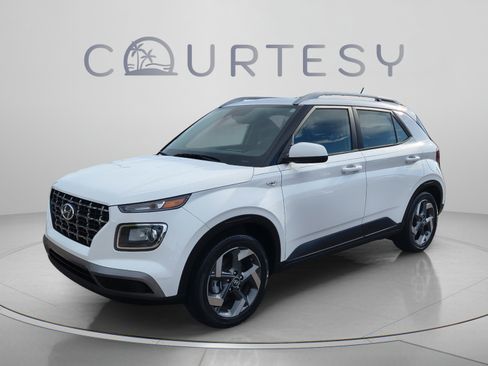 Used 2023 Hyundai Venue SEL FWD image 1