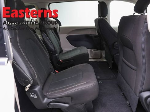 Used 2022 Chrysler Voyager LX FWD image 23