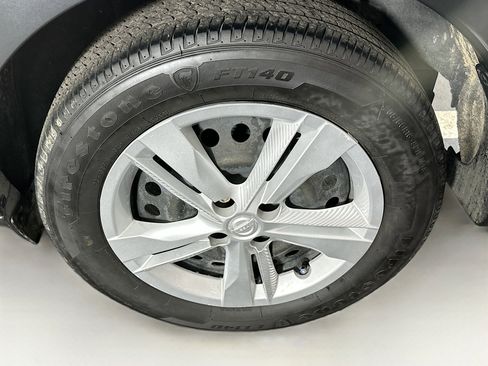 Used 2024 Nissan Kicks S image 11